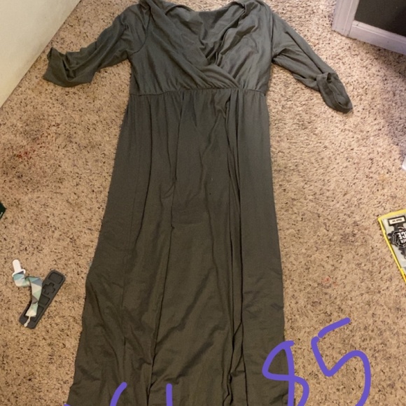 Jumpsuits and dresses - Picture 1 of 6